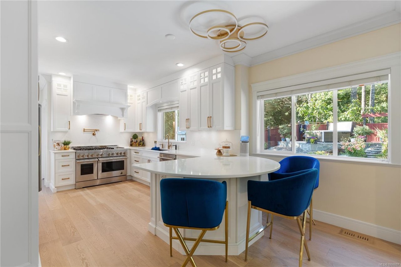 630 Granrose Terr, Colwood
