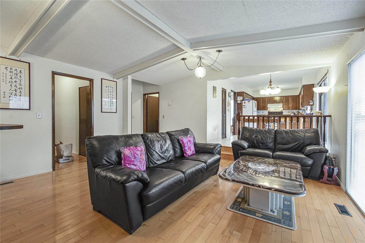 2920 Camrose Dr