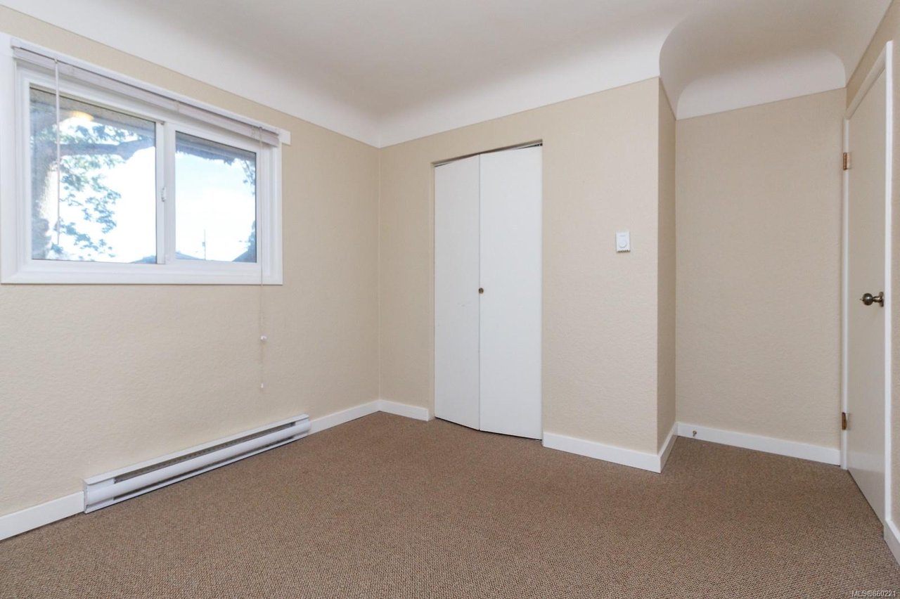 872 Old Esquimalt Rd