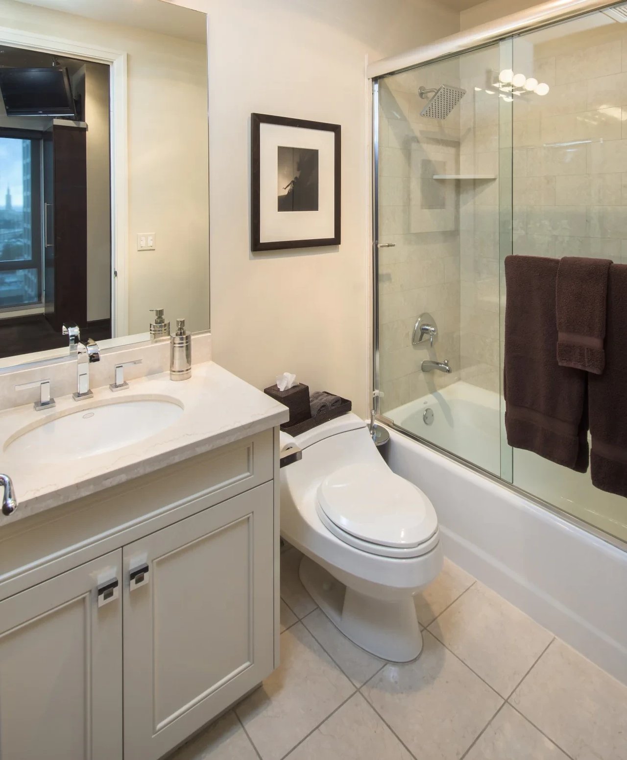 10727 Wilshire, 901