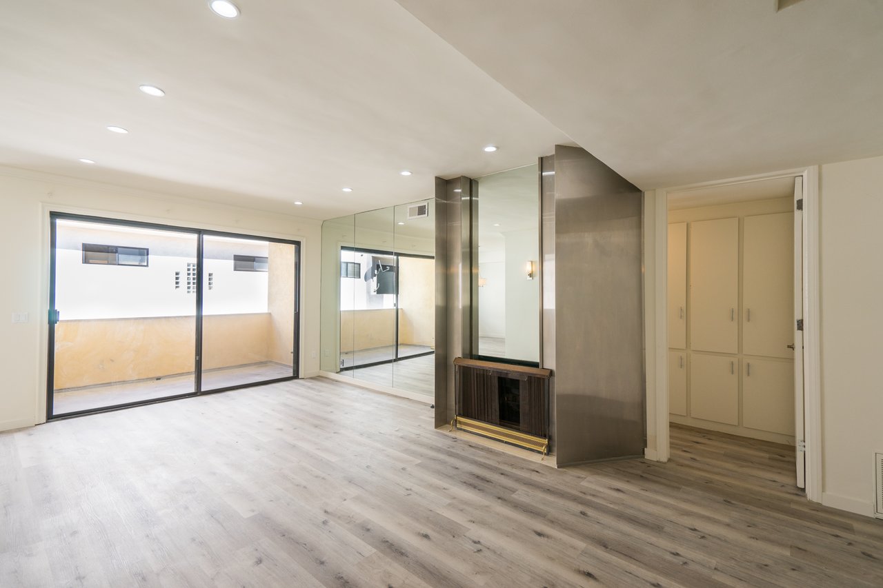 Contemporary BH Apartment