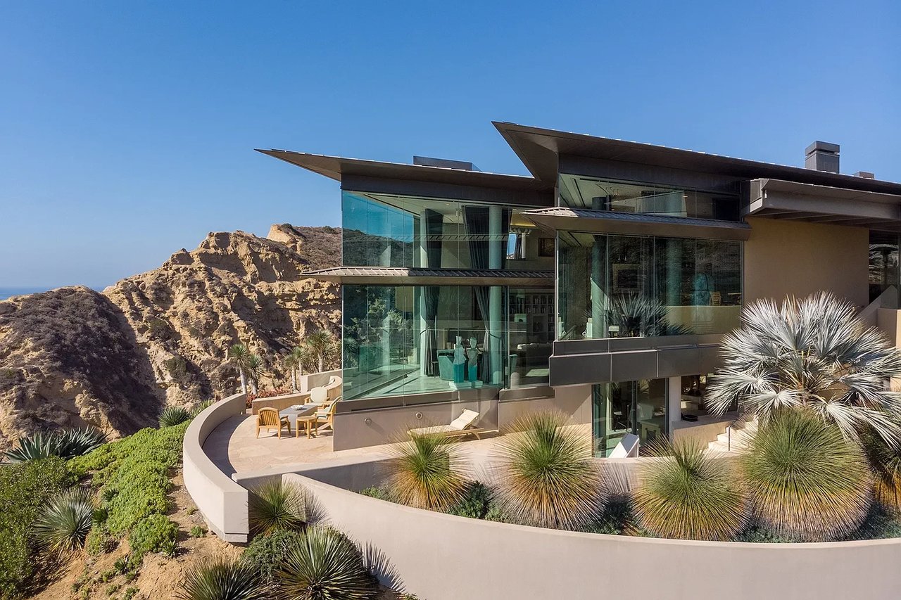 Sleek La Jolla Farms home: Modern design, expansive windows, ocean views, luxury finishes, and inviting ambiance.