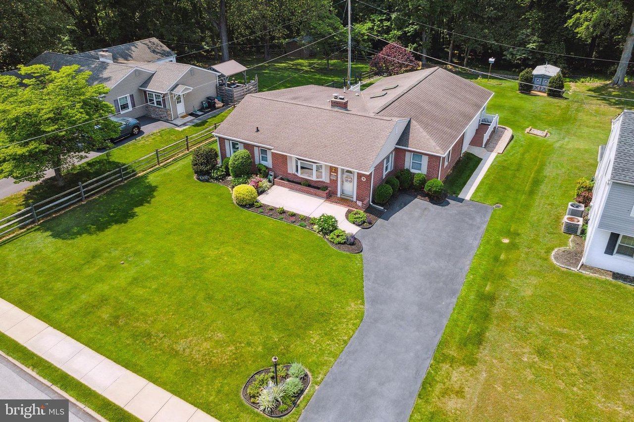 320 Rose Ln