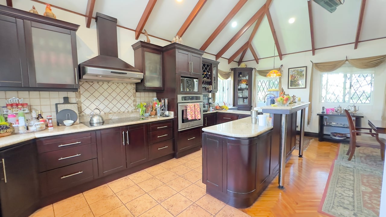 Colonial Gated Forest Home, Curridabat, San Jose