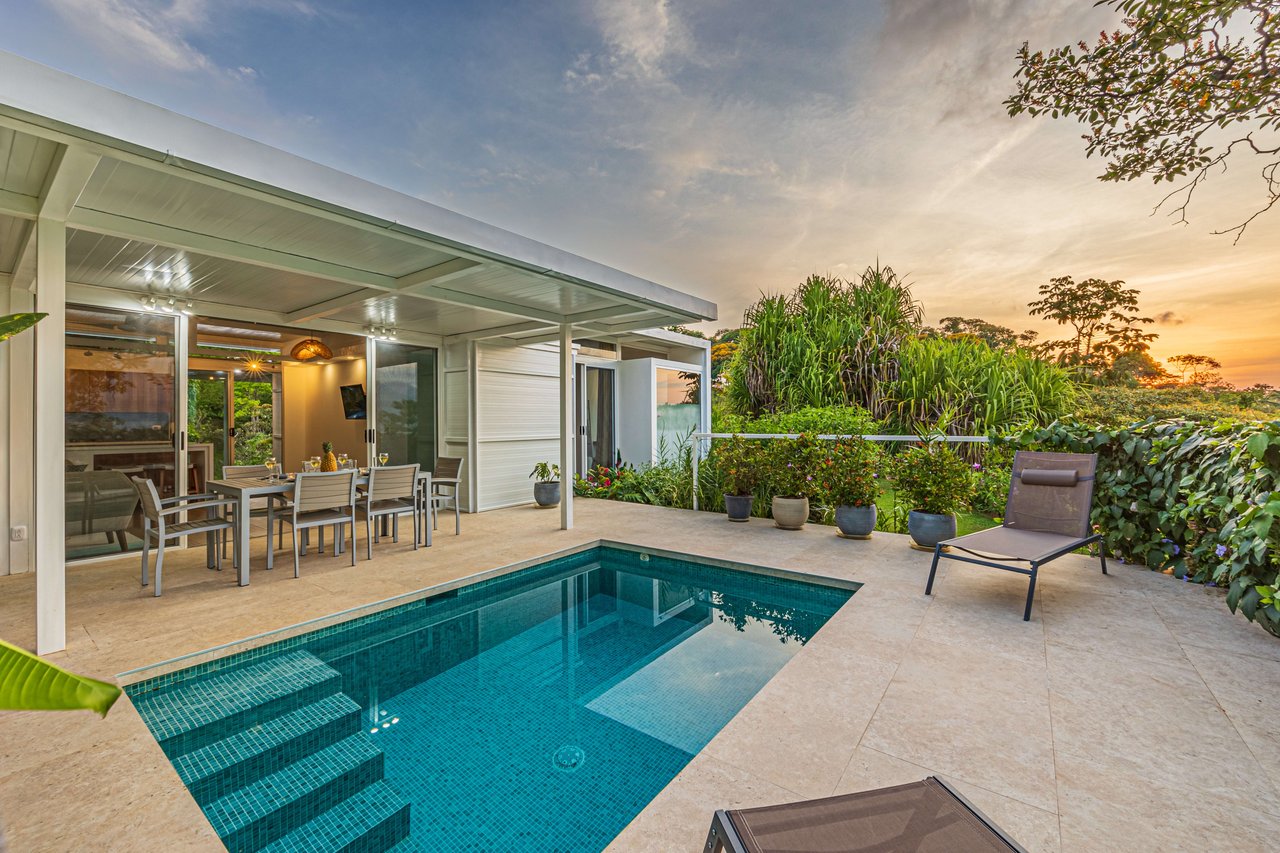 Casa Las Palmeras, Stunning Mountain and Ocean View Home