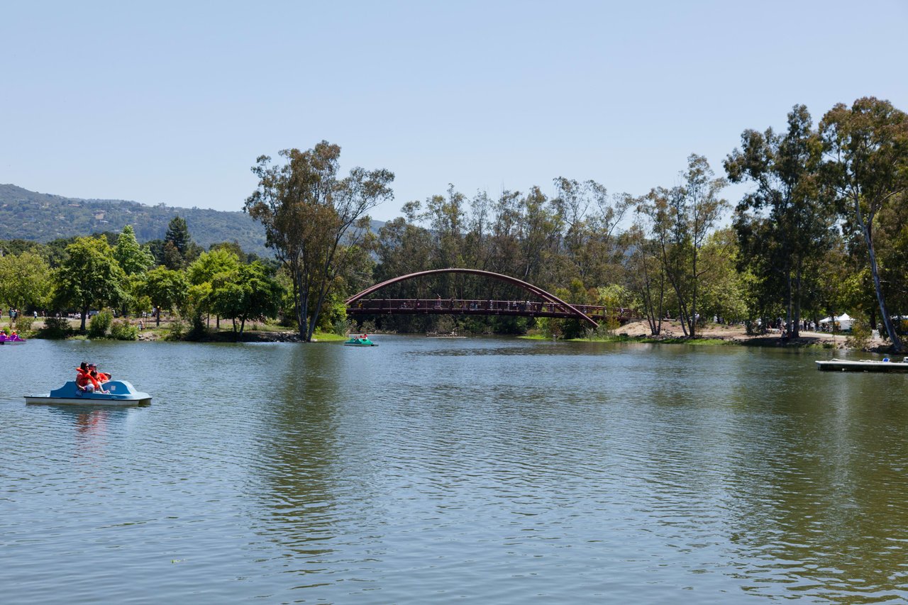 Neighborhood Guide for the Blossom Manor in Los Gatos