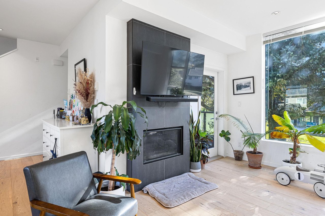 10-38447 Buckley Ave