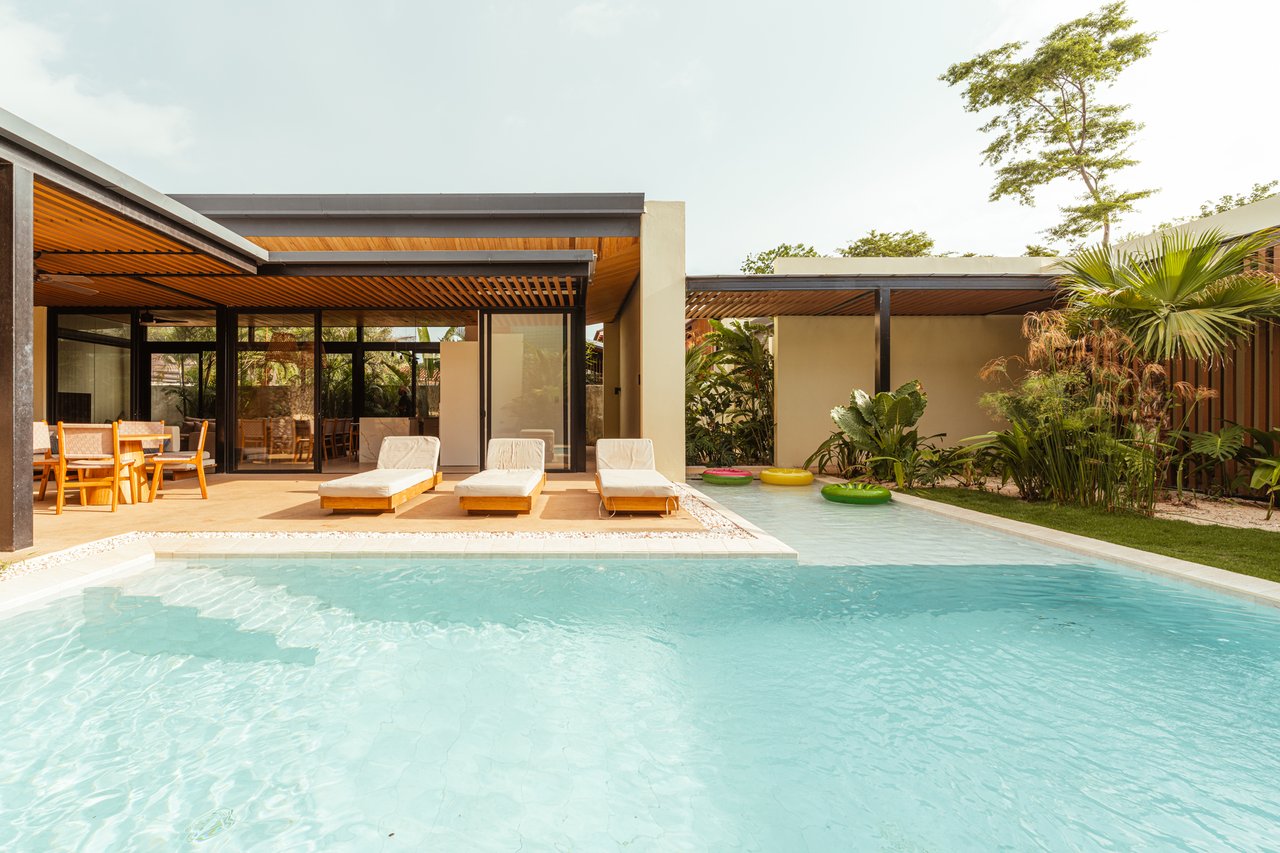 Tropical Modern Four Bedroom Home, Tamarindo, Guanacaste