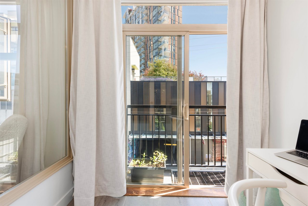 312-205 E 10th Ave