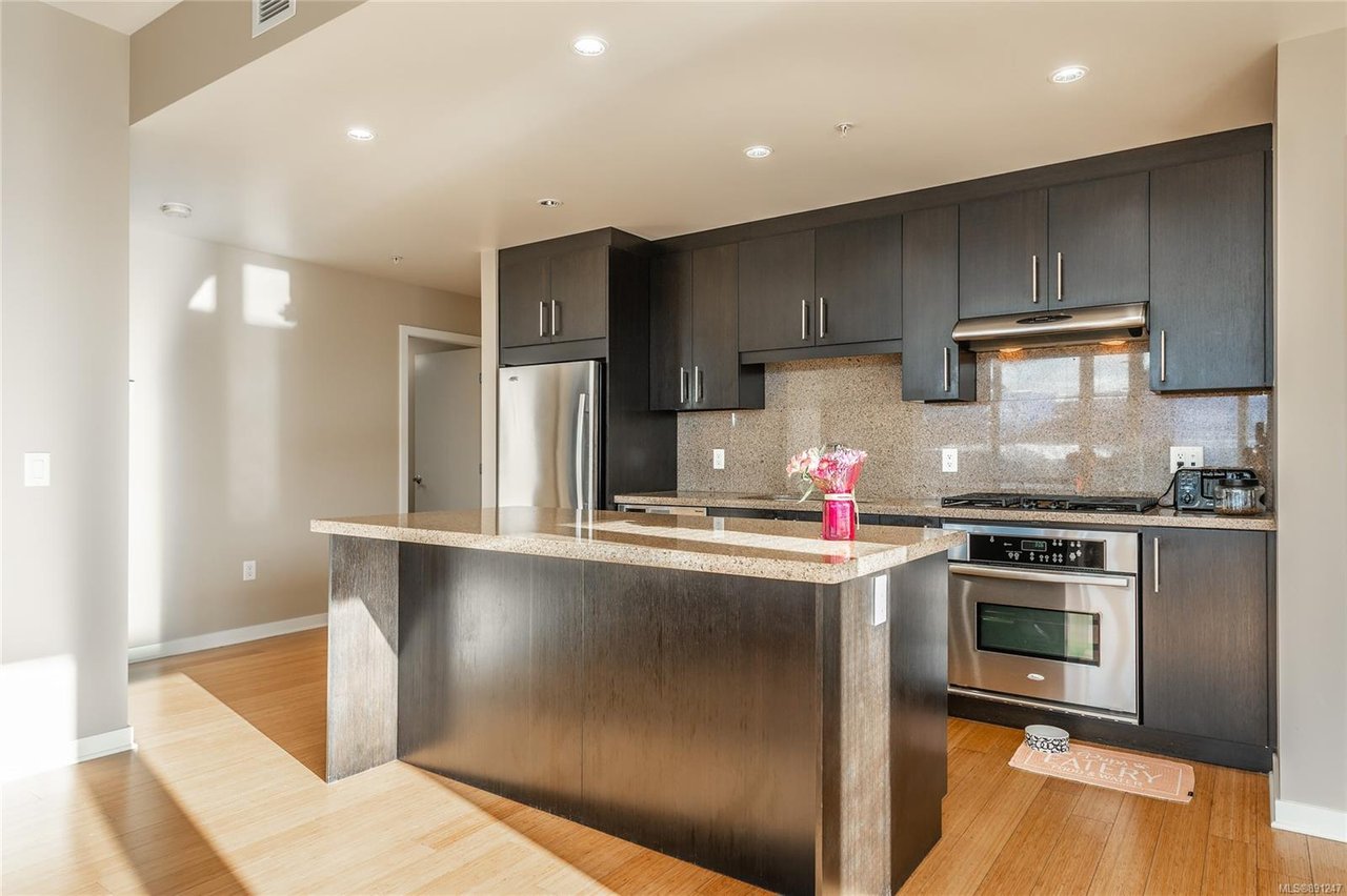 301-379 Tyee Rd