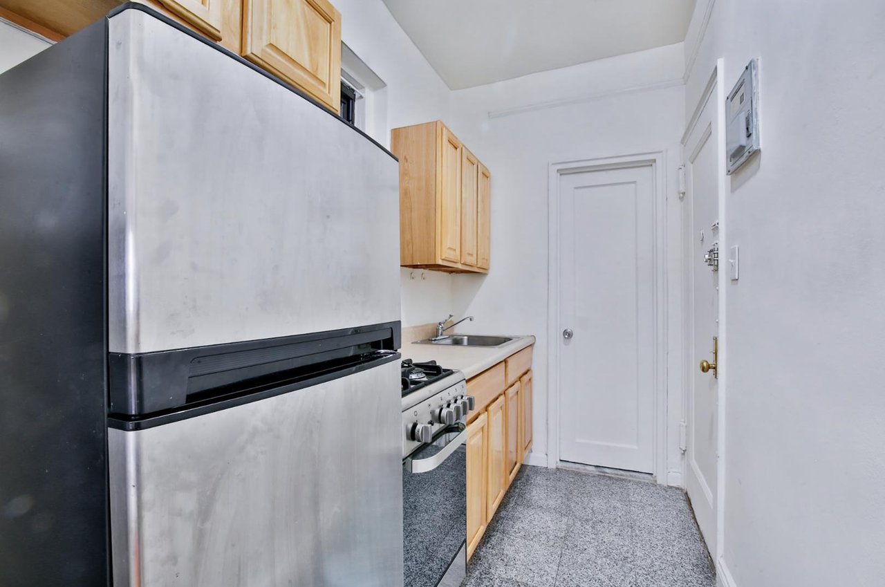 210 East 38th Street, Apt 2-B