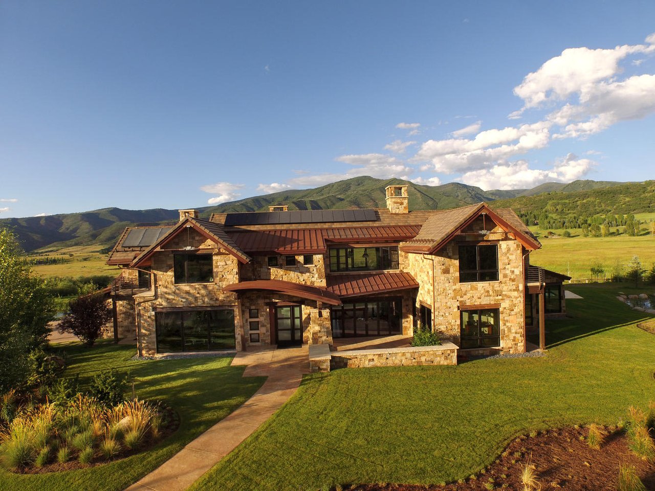 Ultimate in Style and Convenience in Aspen 