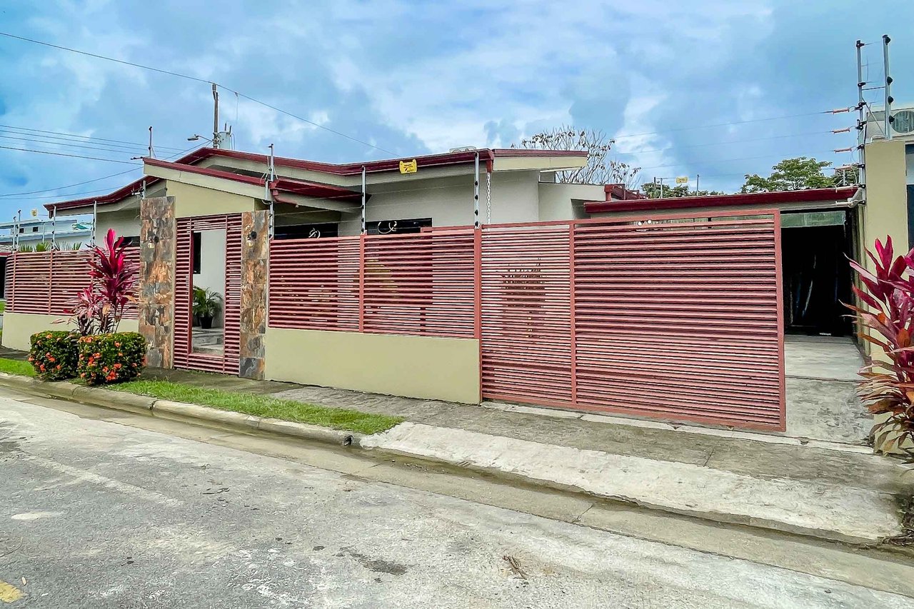 Beautiful Modern Home Manuel Antonio