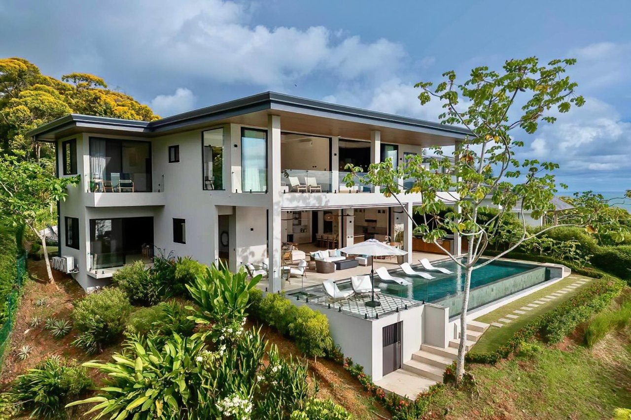 Solar Powered Oceanview Estate, Dominical, Puntarenas