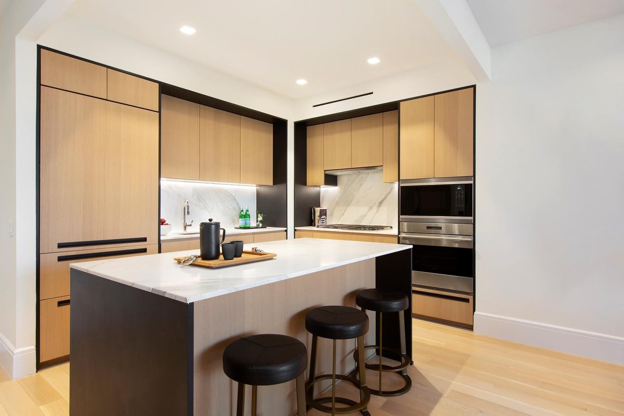 215 E 19th St, #9D