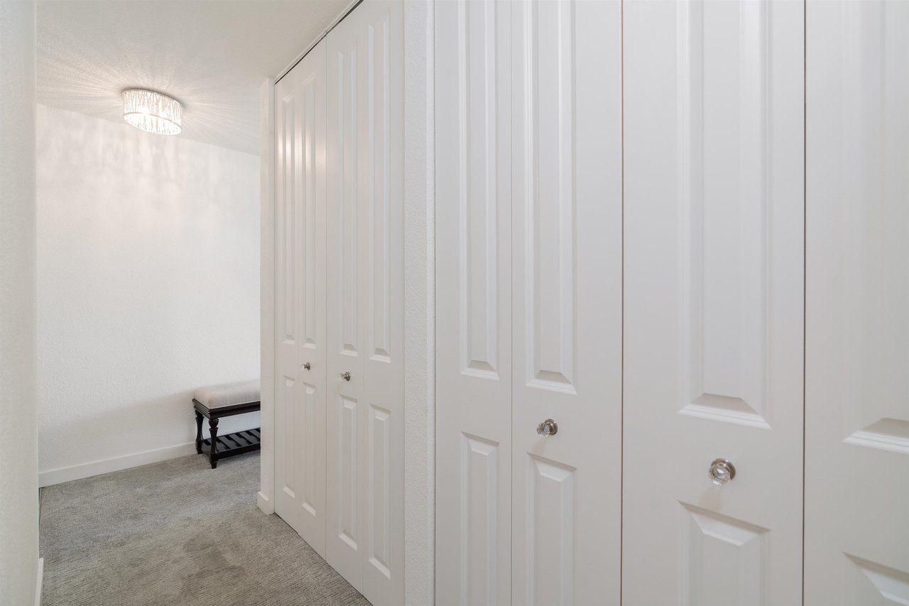 302-555 13th Street, West Vancouver