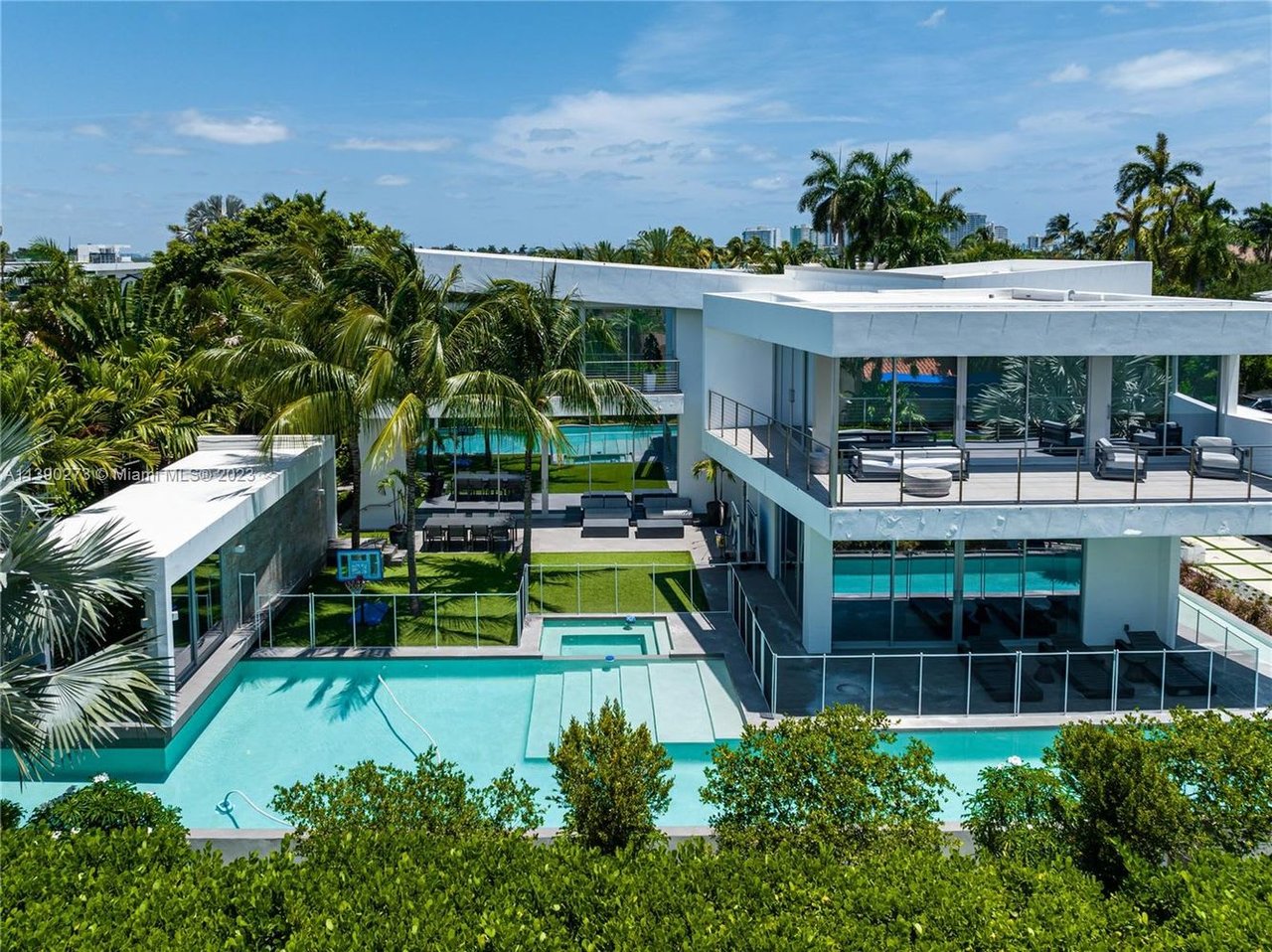Hibiscus Island propety image