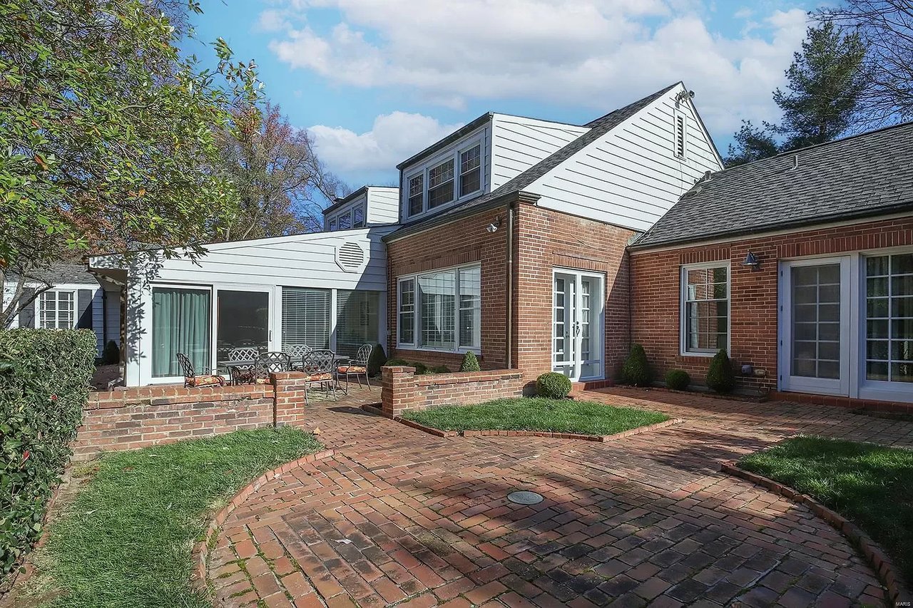 1 Robin Hill Ln