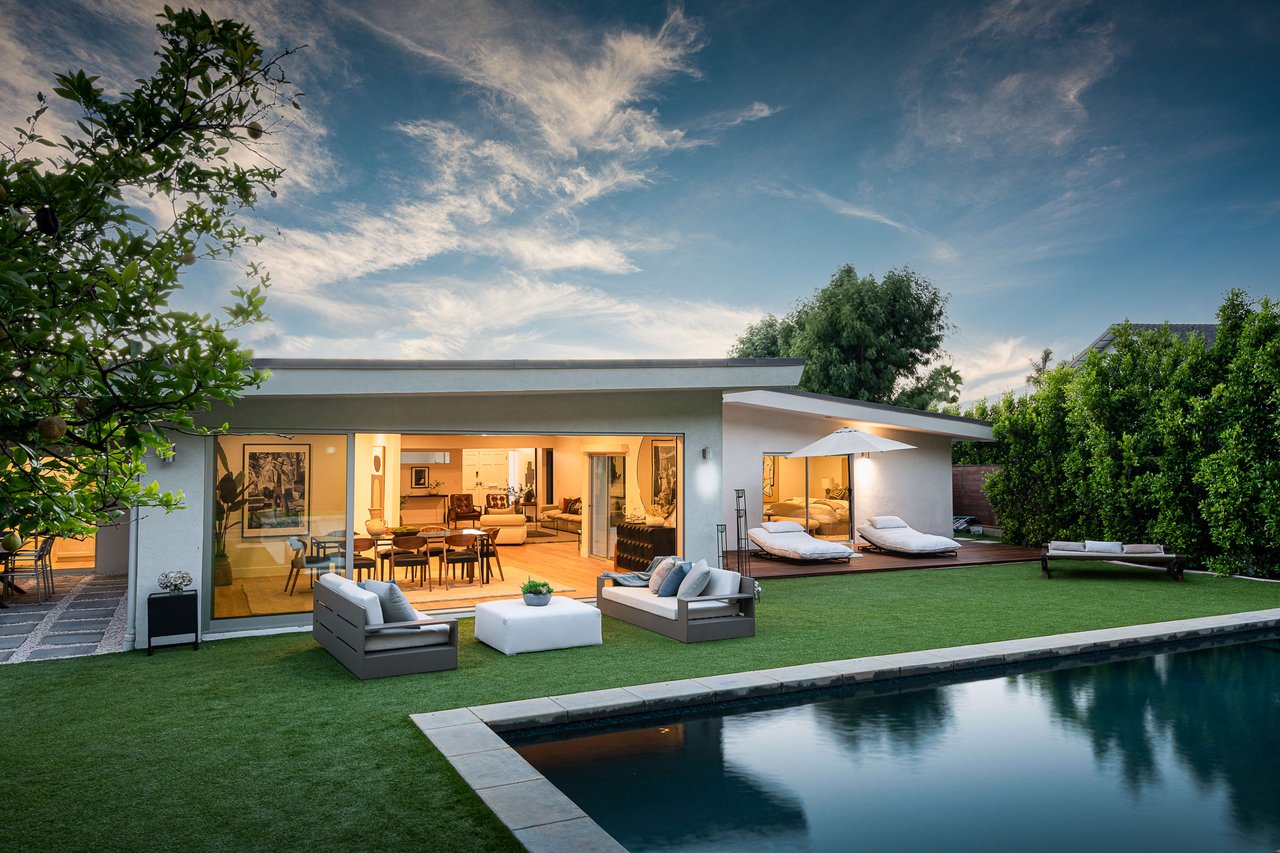1964 Midcentury-Modern House Lists for $3.395 Million