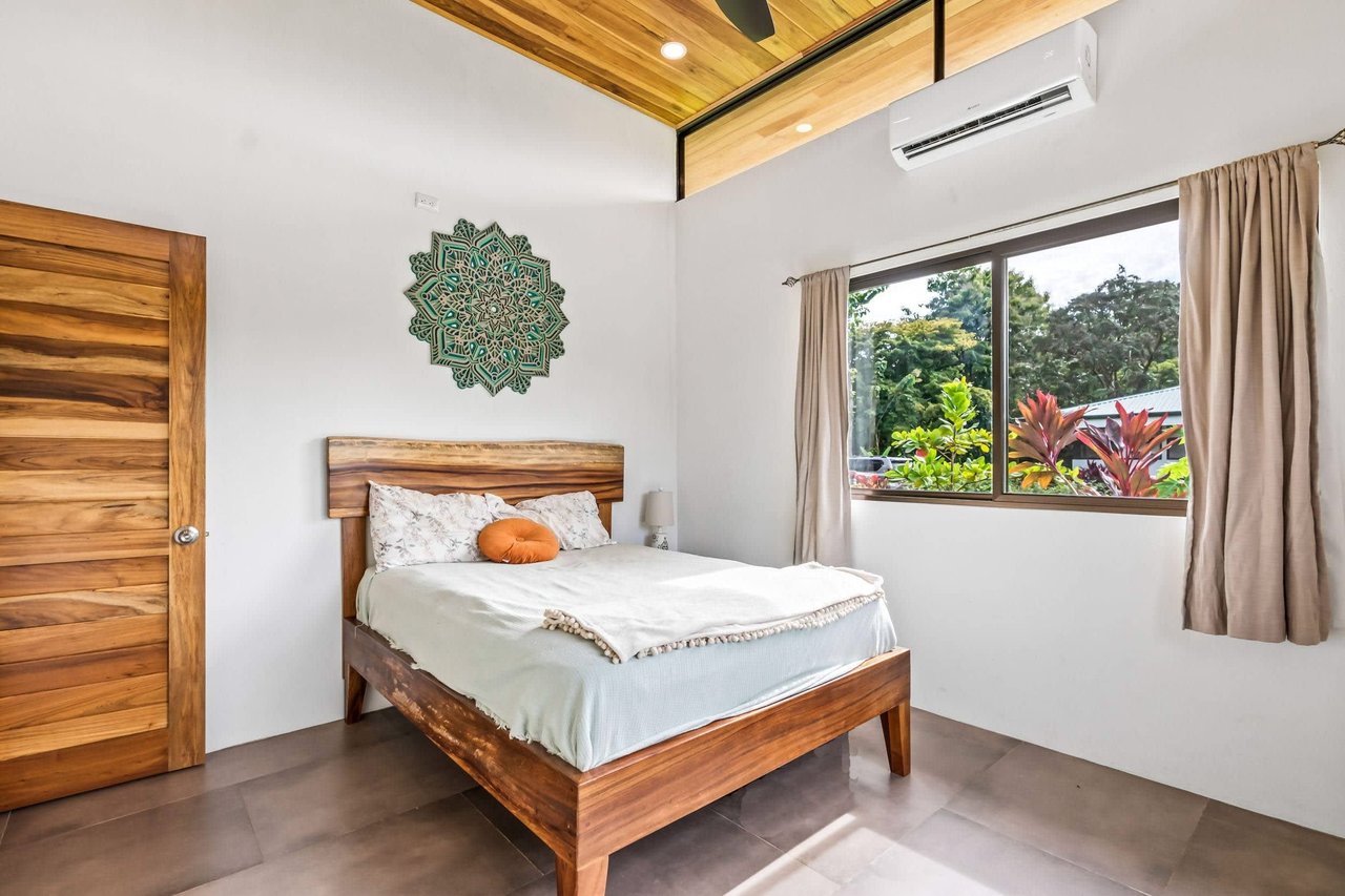 Bright & Peaceful 3-Bedroom Home With Separate Workshop/Office Space & Stunning Views Of The Lush Mountains In Easy-Access Location In Ojochal Costa Rica