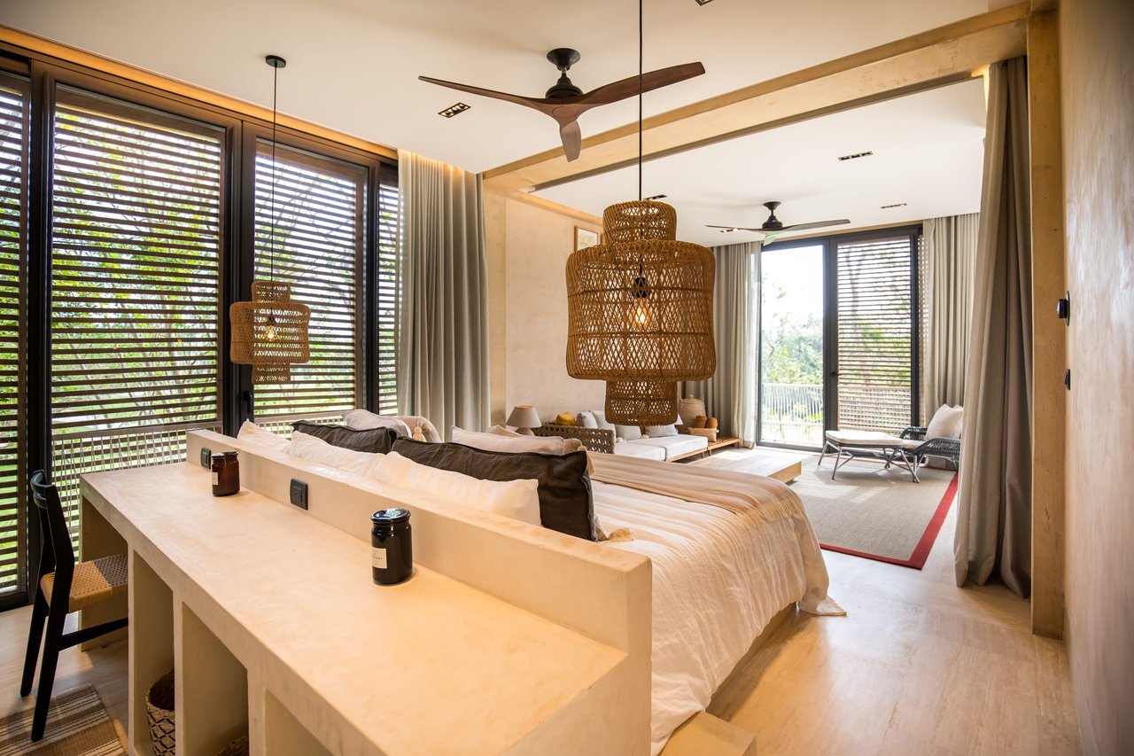 Brand NEW development offering spacious luxury villas, breathtaking golf course views in Playa del Carmen/ Room livingroom