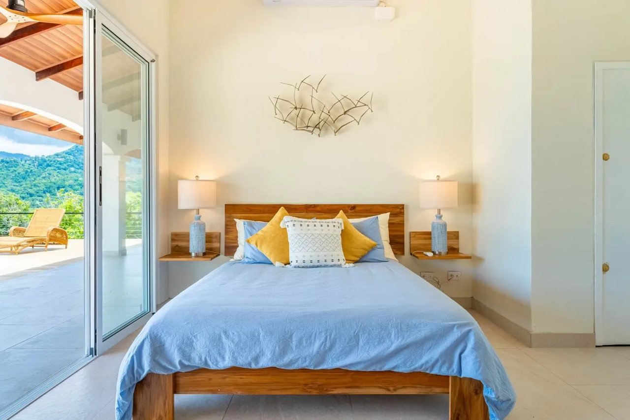 Casa Blanca: Luxury Oceanview 4 Bedroom Uvita Home