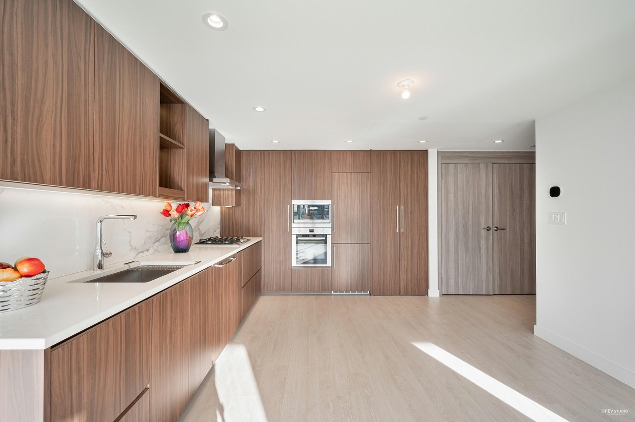 2911-9887 Whalley Blvd