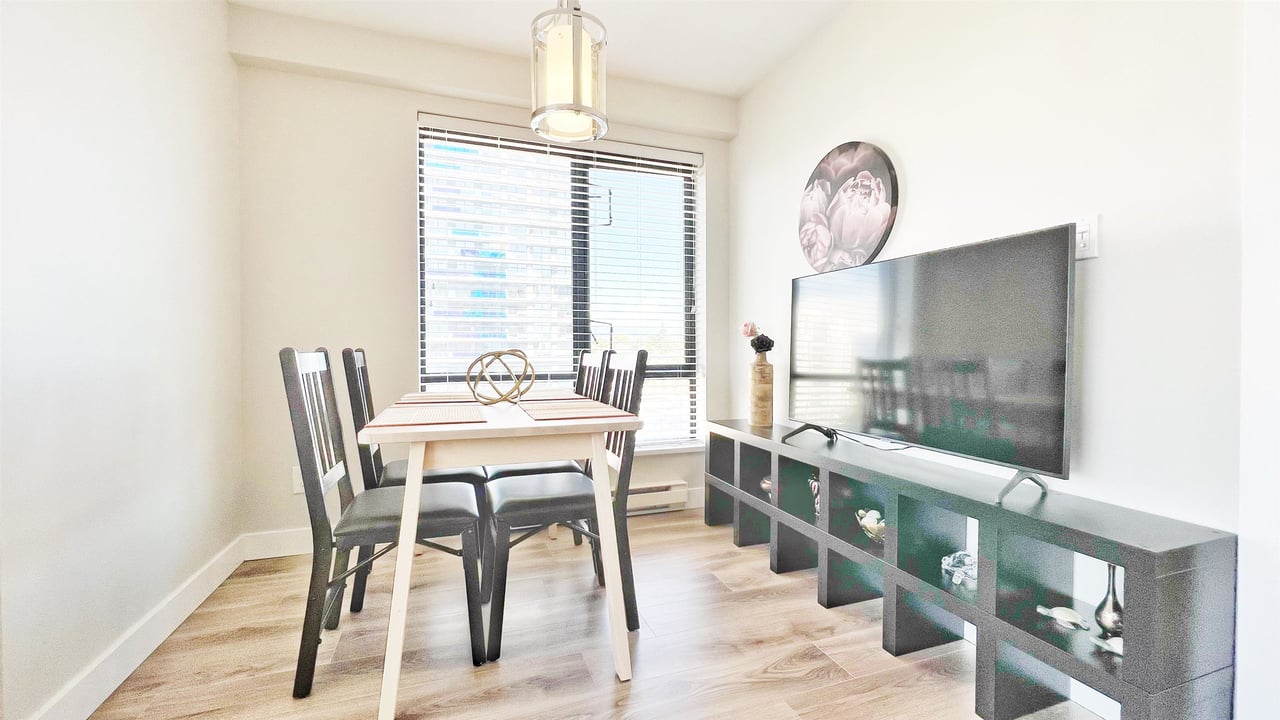 905-3438 Vanness Ave