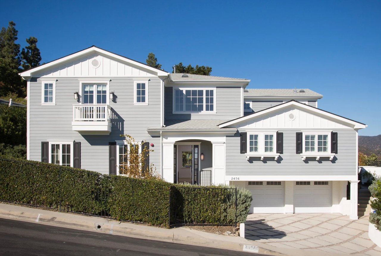 2456 Arbutus Dr