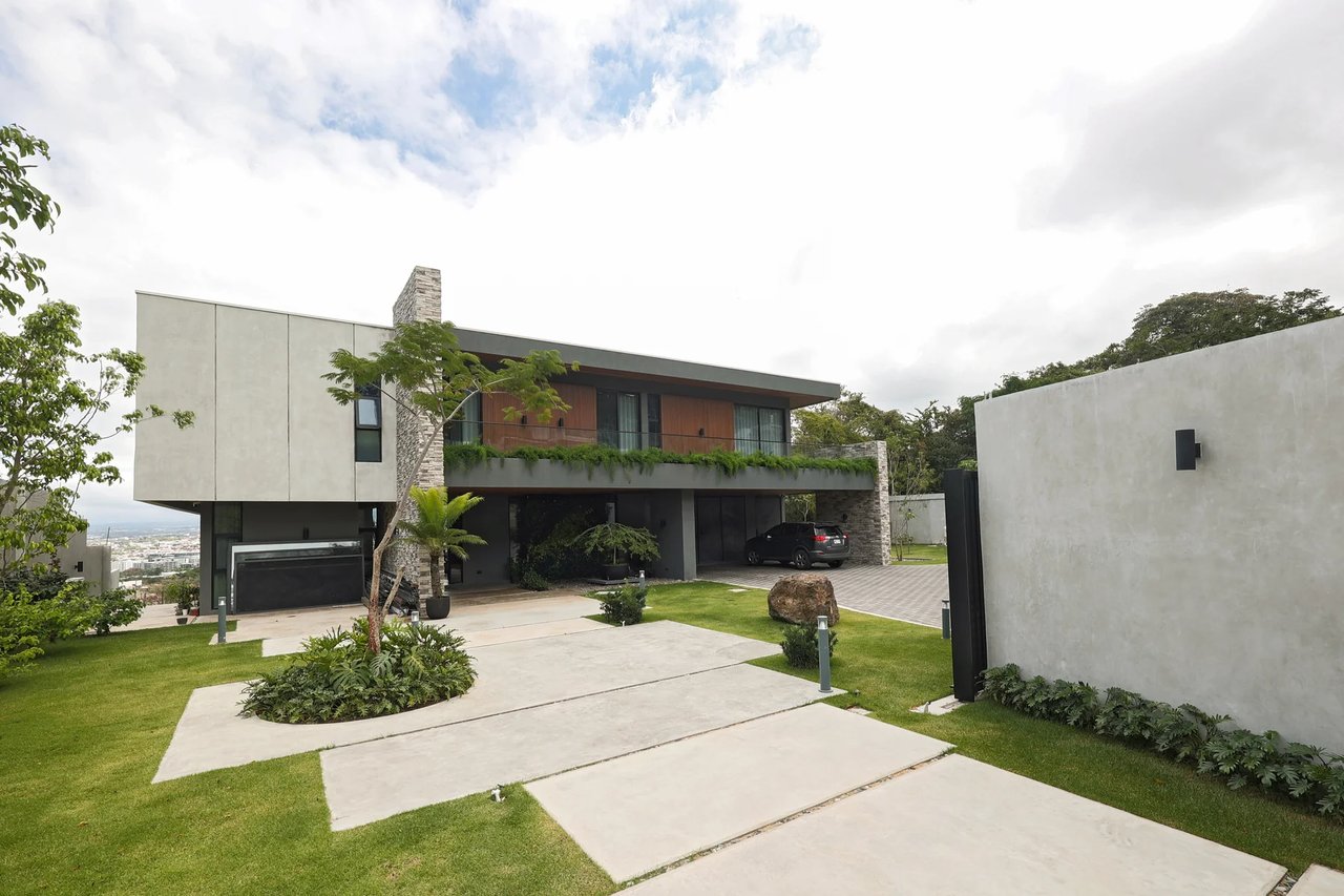 Panoramic City View Estate Home, Escazu, San Jose