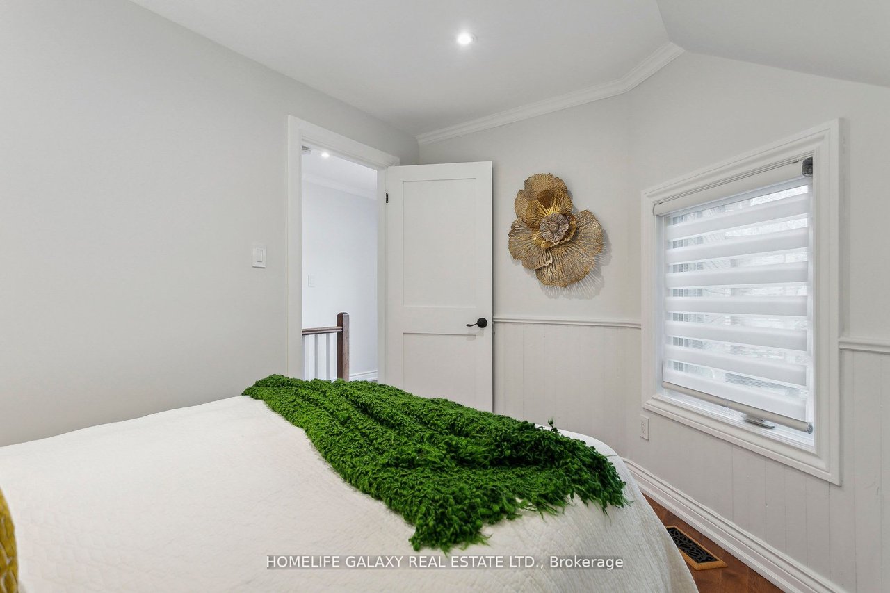 16 Jerome St