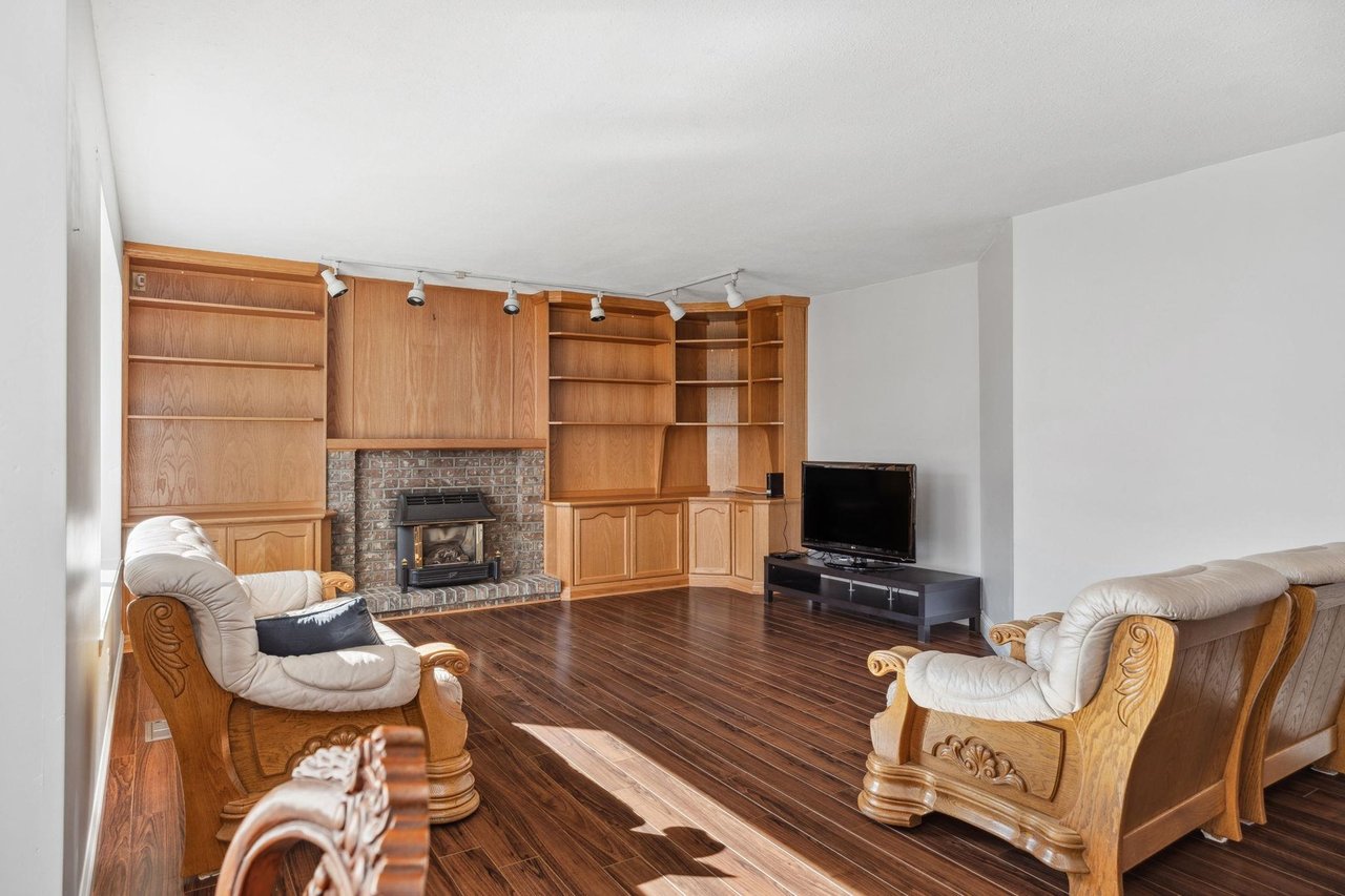 8118 153a St