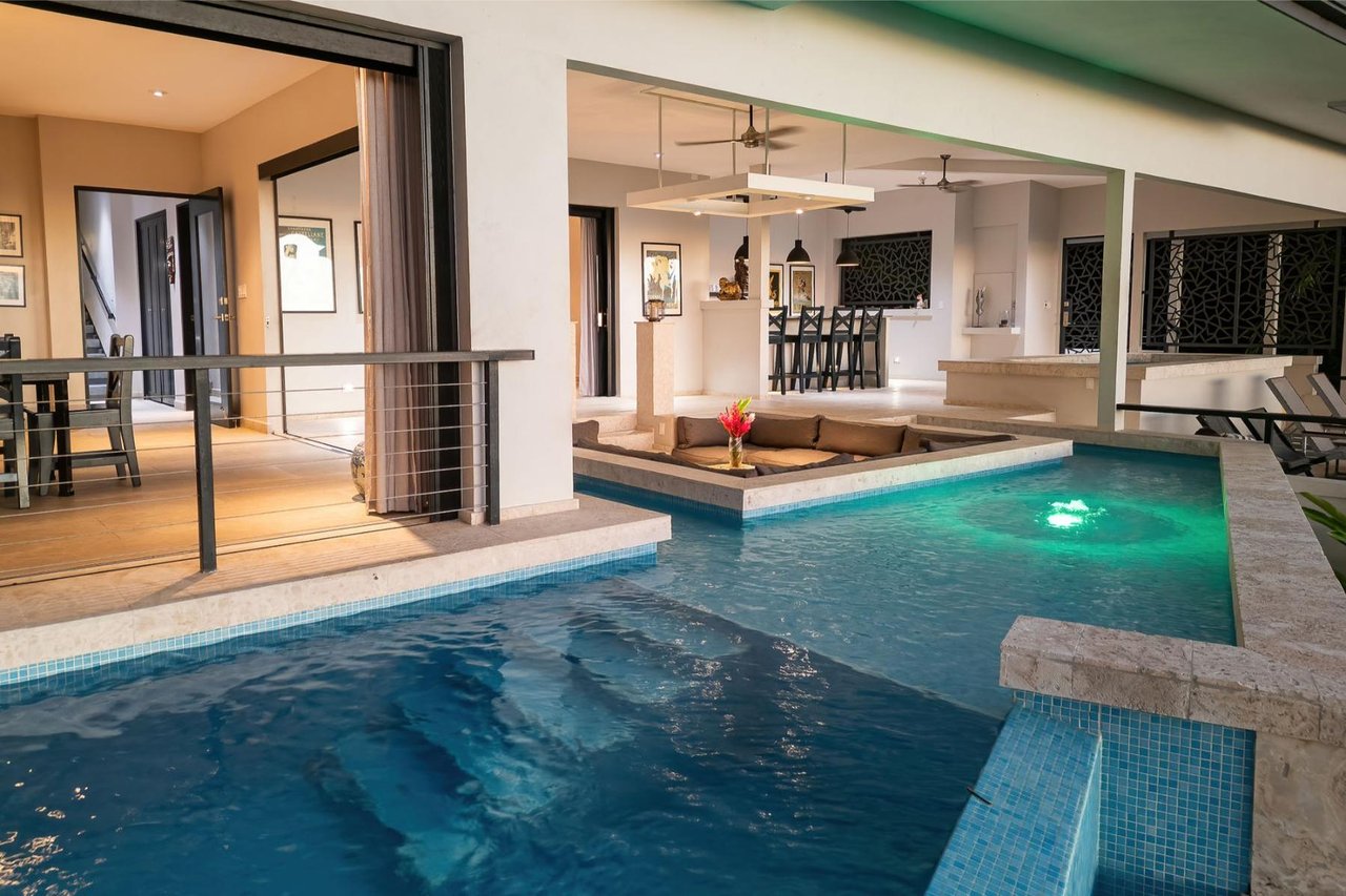 Hilltop Villa with Infinity Pool, Uvita, Puntarenas
