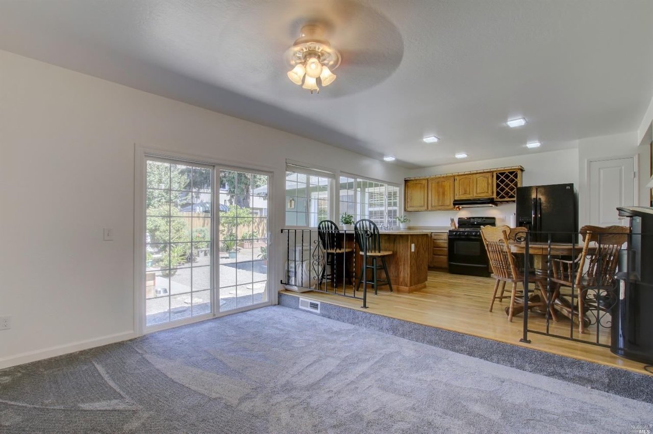 1617 Caulfield Ln