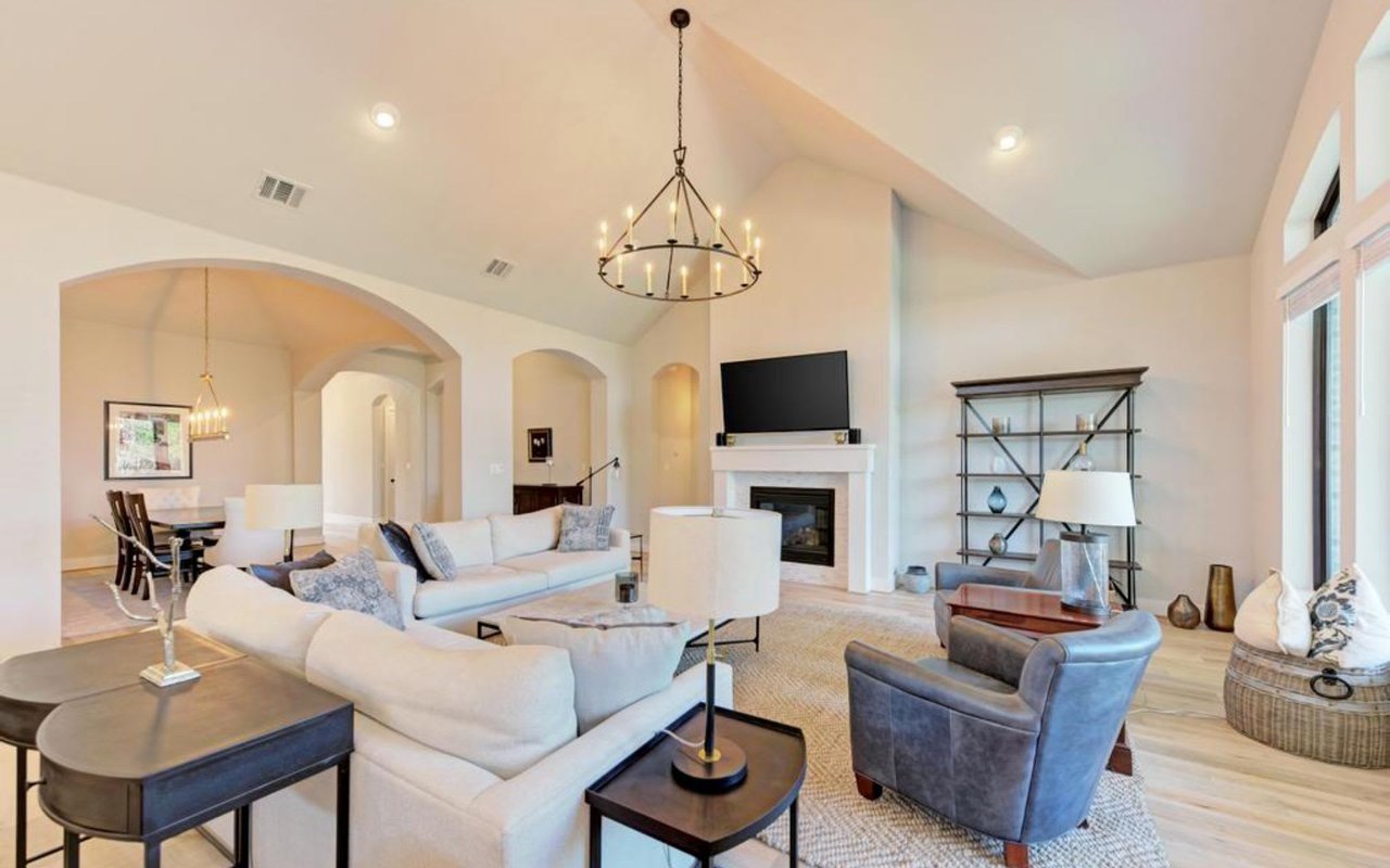 101 Kellogg Ln