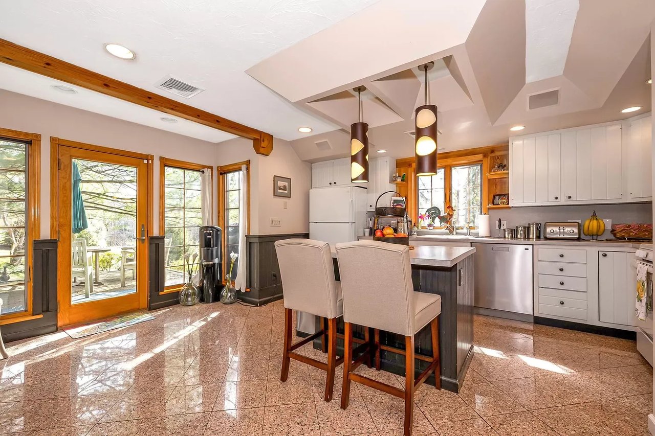 16 Faraway Rd, #A