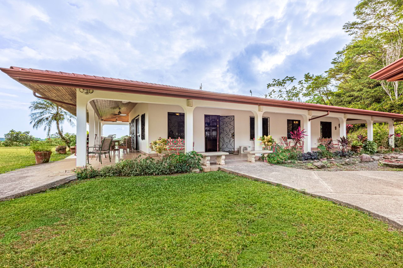 Casa De La Rosa, 3 Bedroom Ocean View Home in Lagunas!