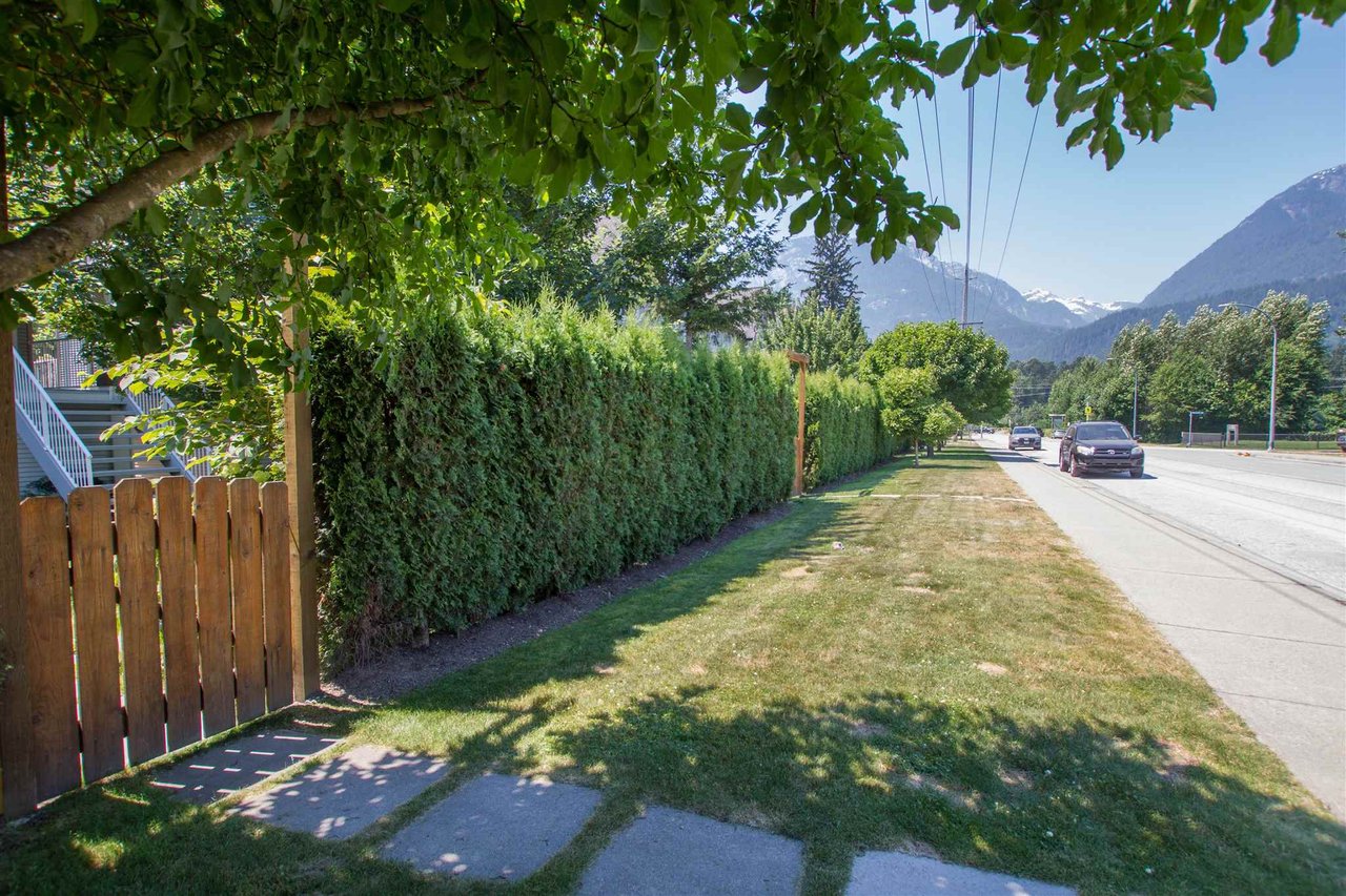 11-1800 Mamquam Rd