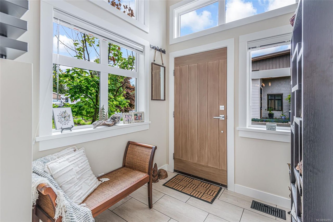 1-220 McVickers St