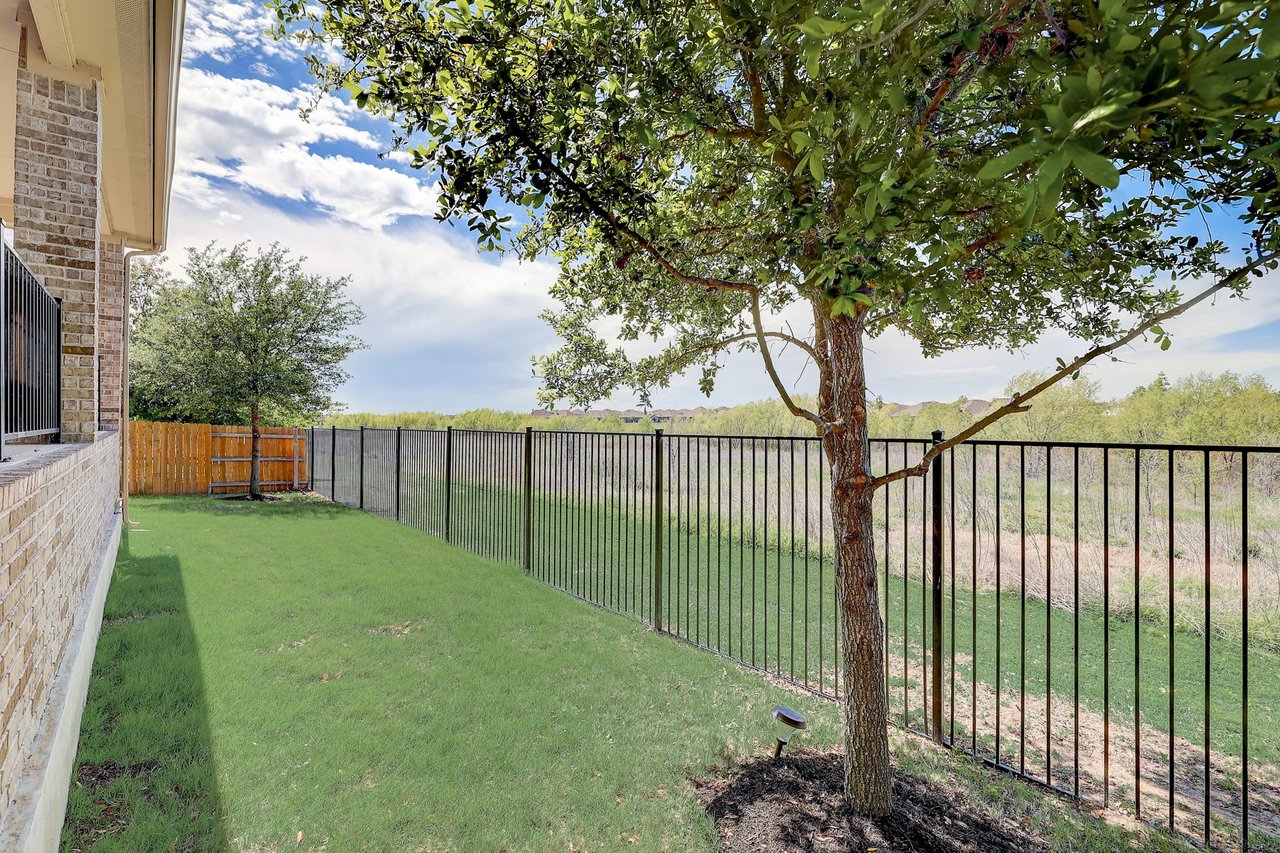 Charming single-story home in the desirable Paloma Lake in RR that backs to a greenbelt!