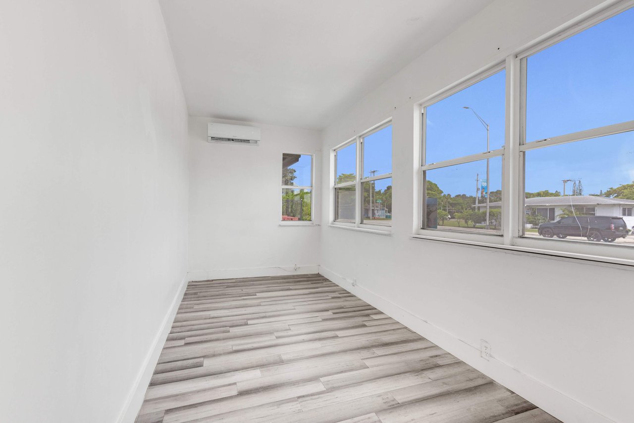 1844 Sheridan St Hollywood FL-33020