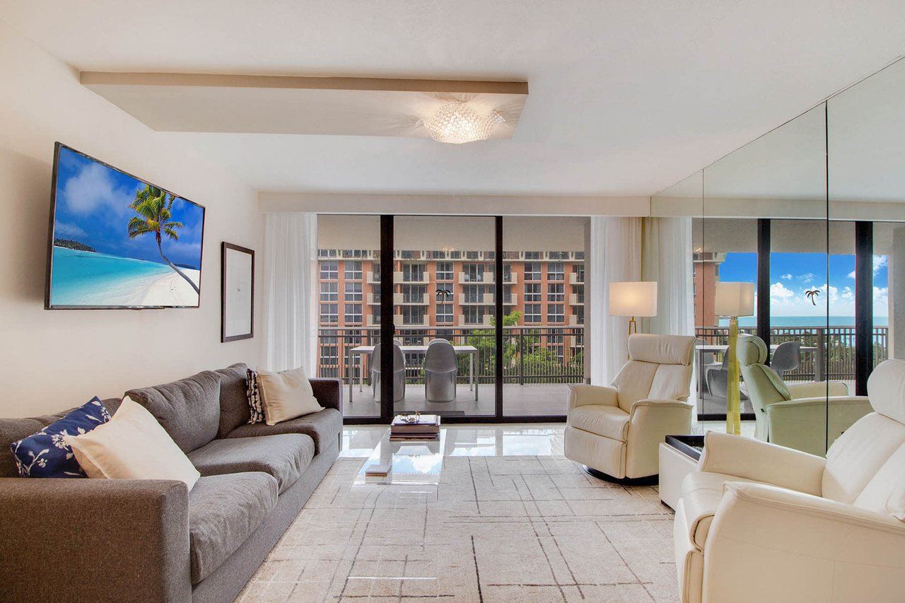 2901 S Bayshore Drive Unit: 8D