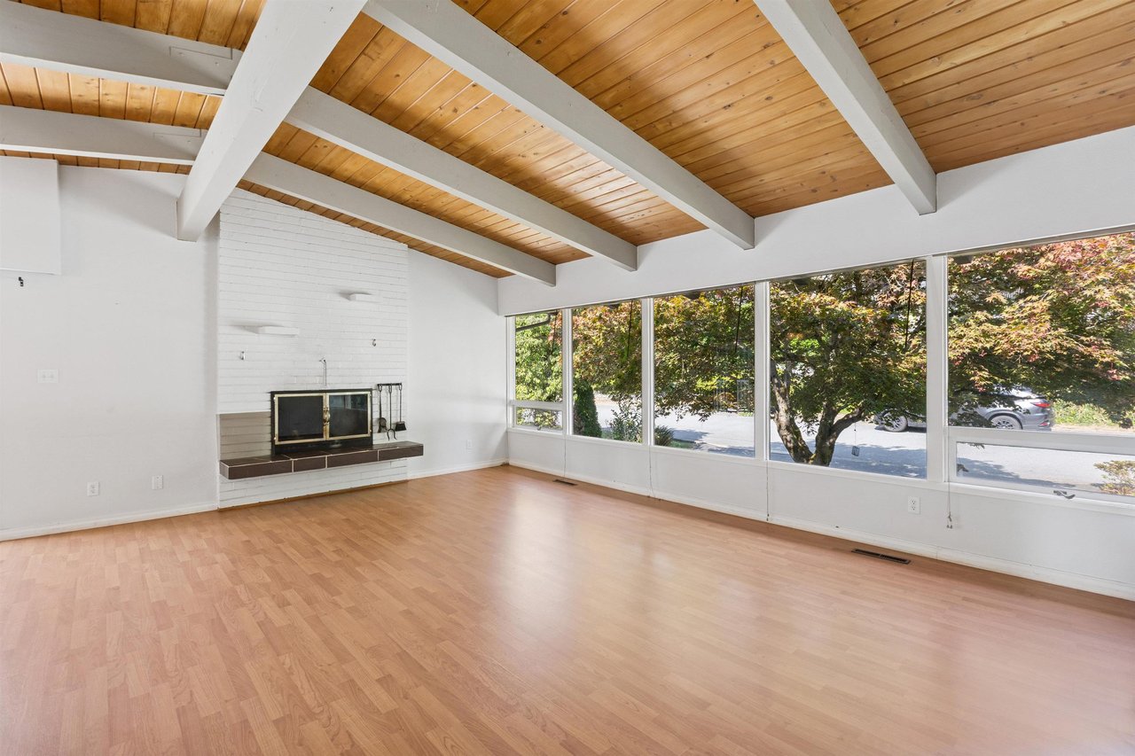 1023 Arlington Cres