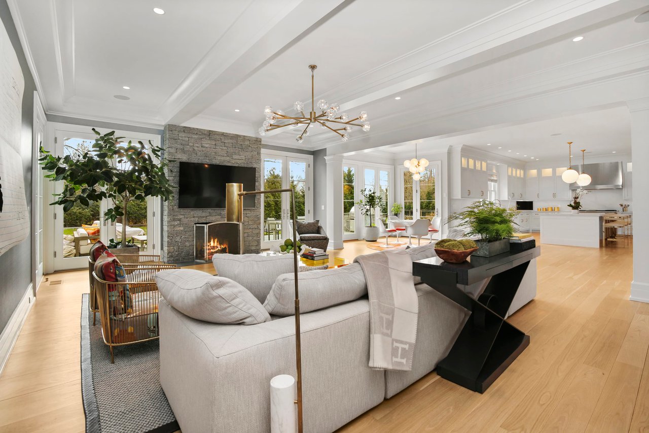 18 Mayflower Parkway
