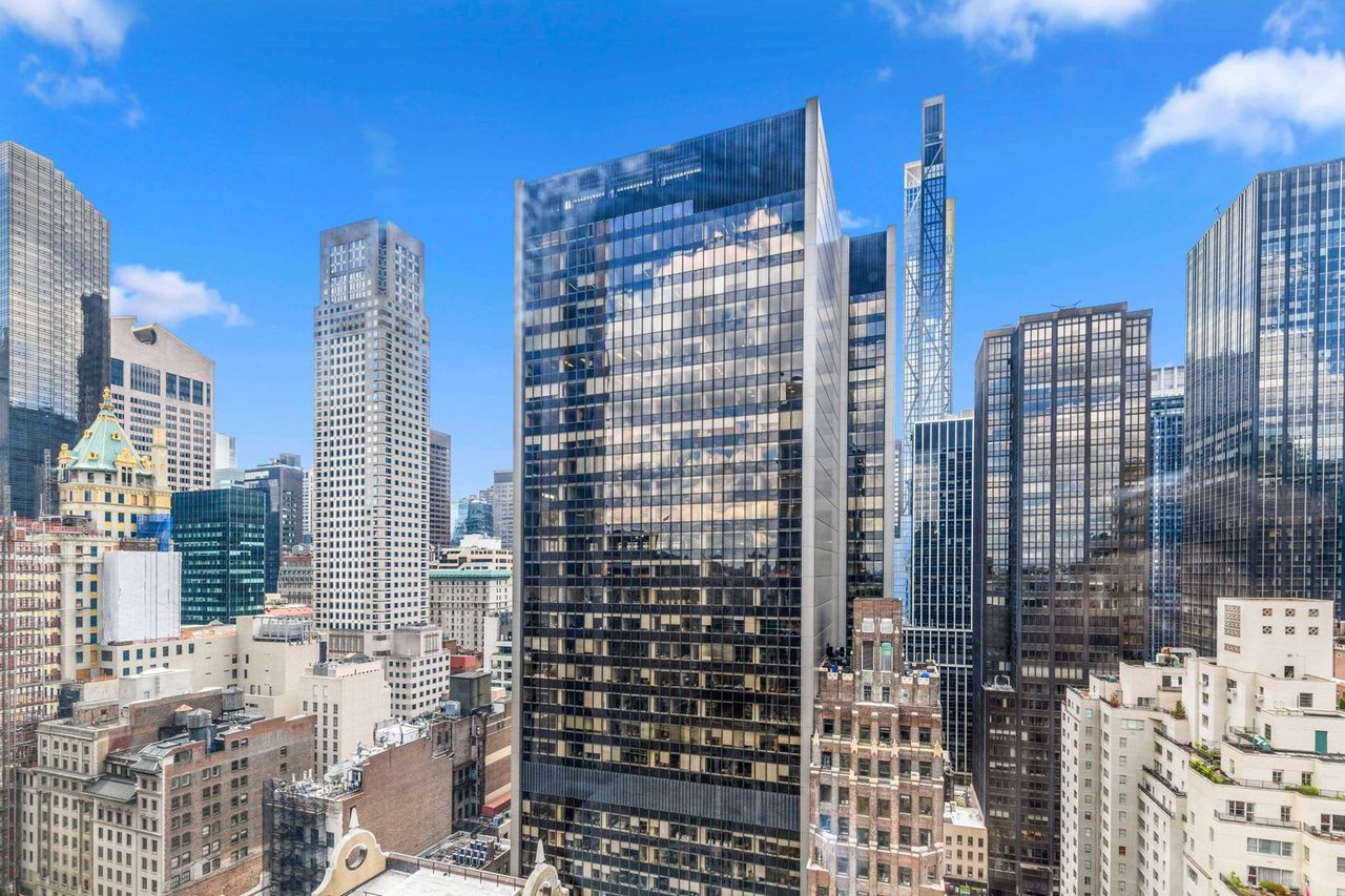 58 West 58th Street Unit: 27C