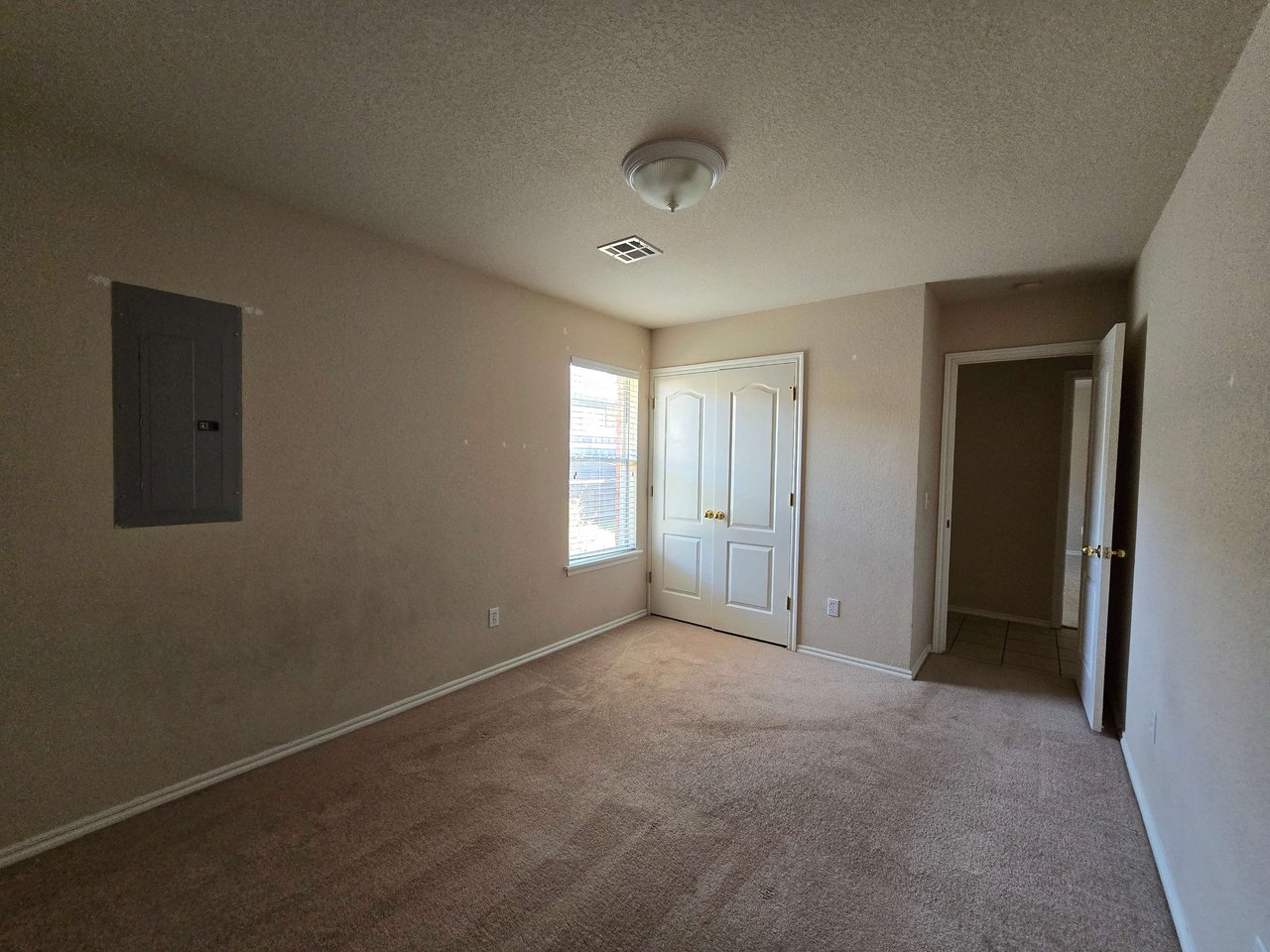 $500 toward first month's rent if leased by October! 1240 Kingston Road