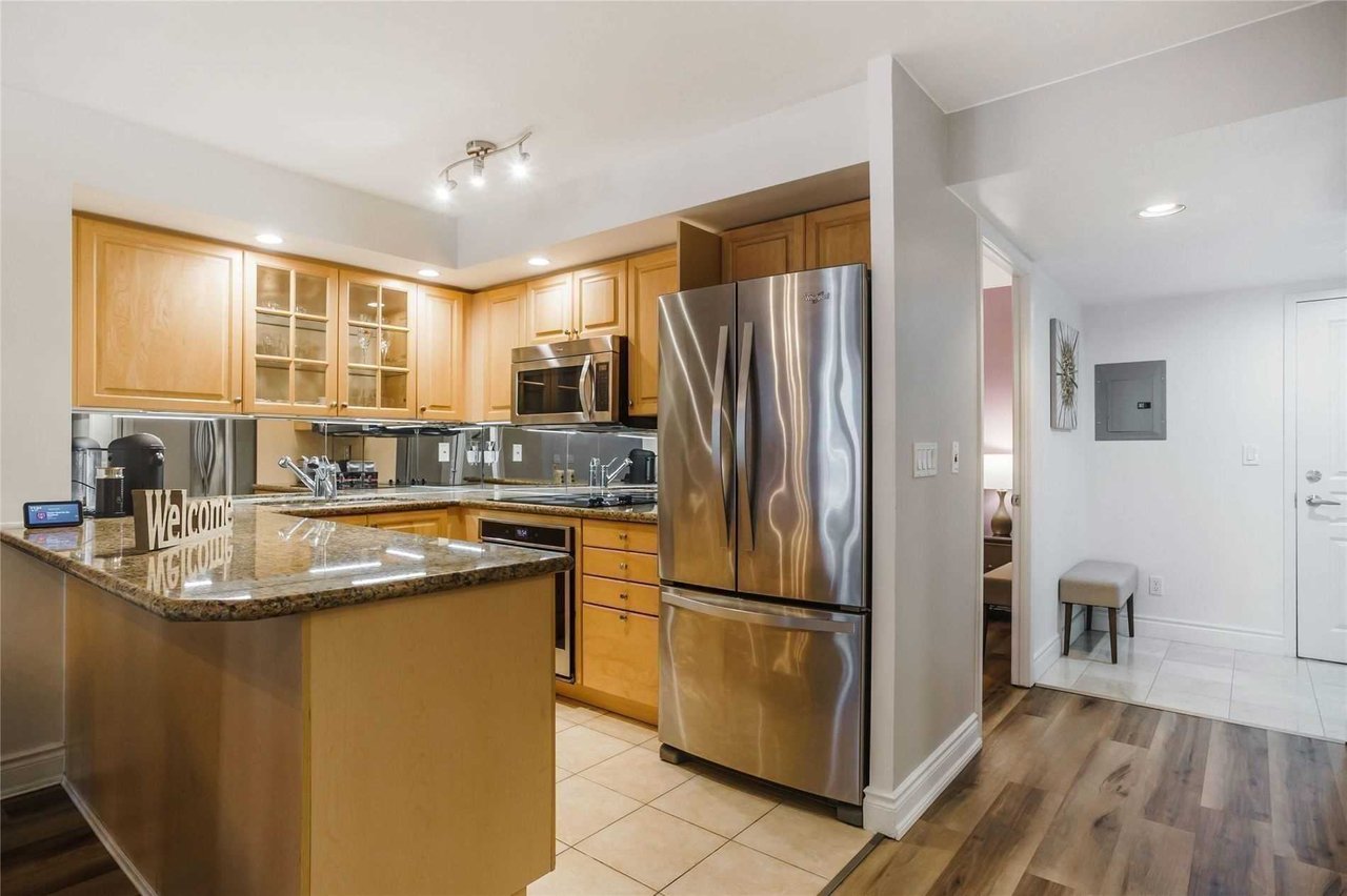 140 Simcoe St, #712