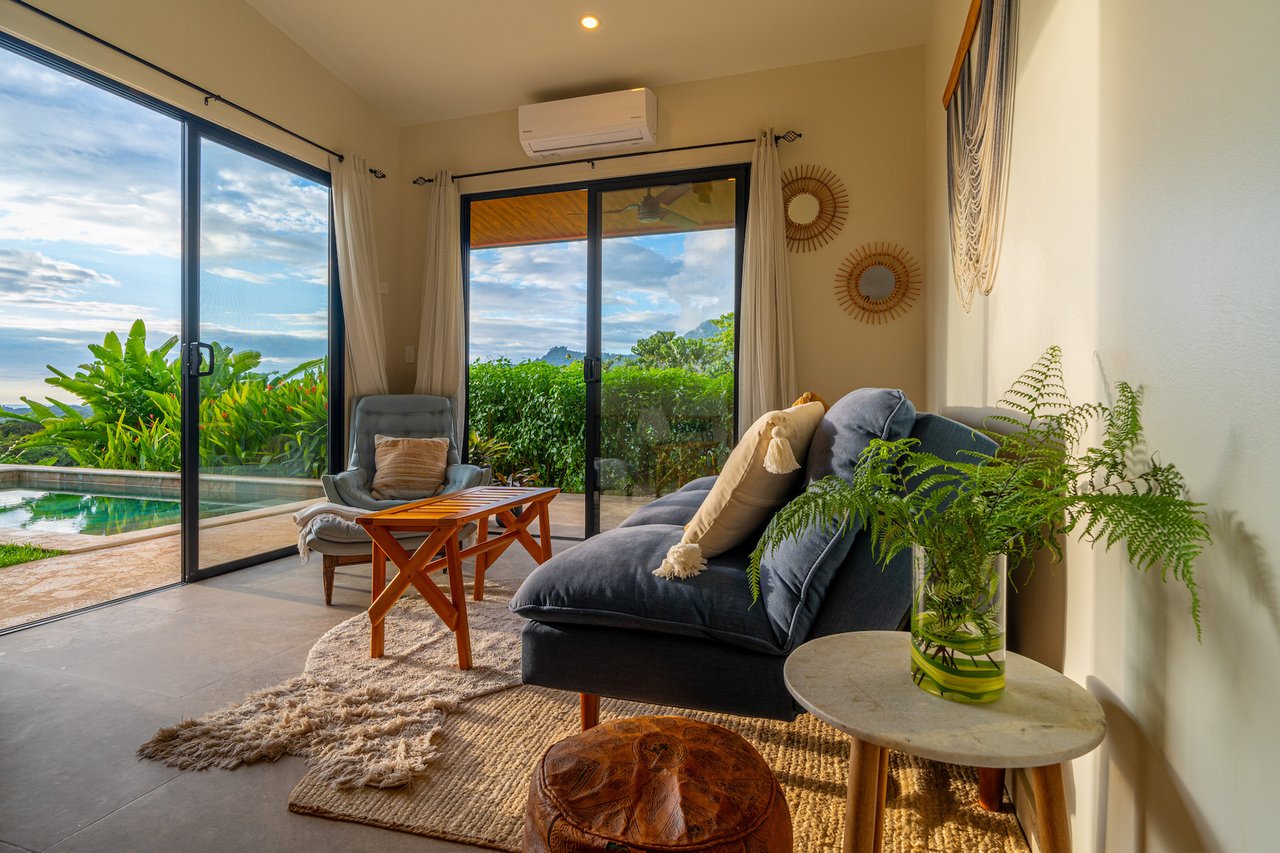 Contemporary Home and Guest House, Ojochal, Puntarenas