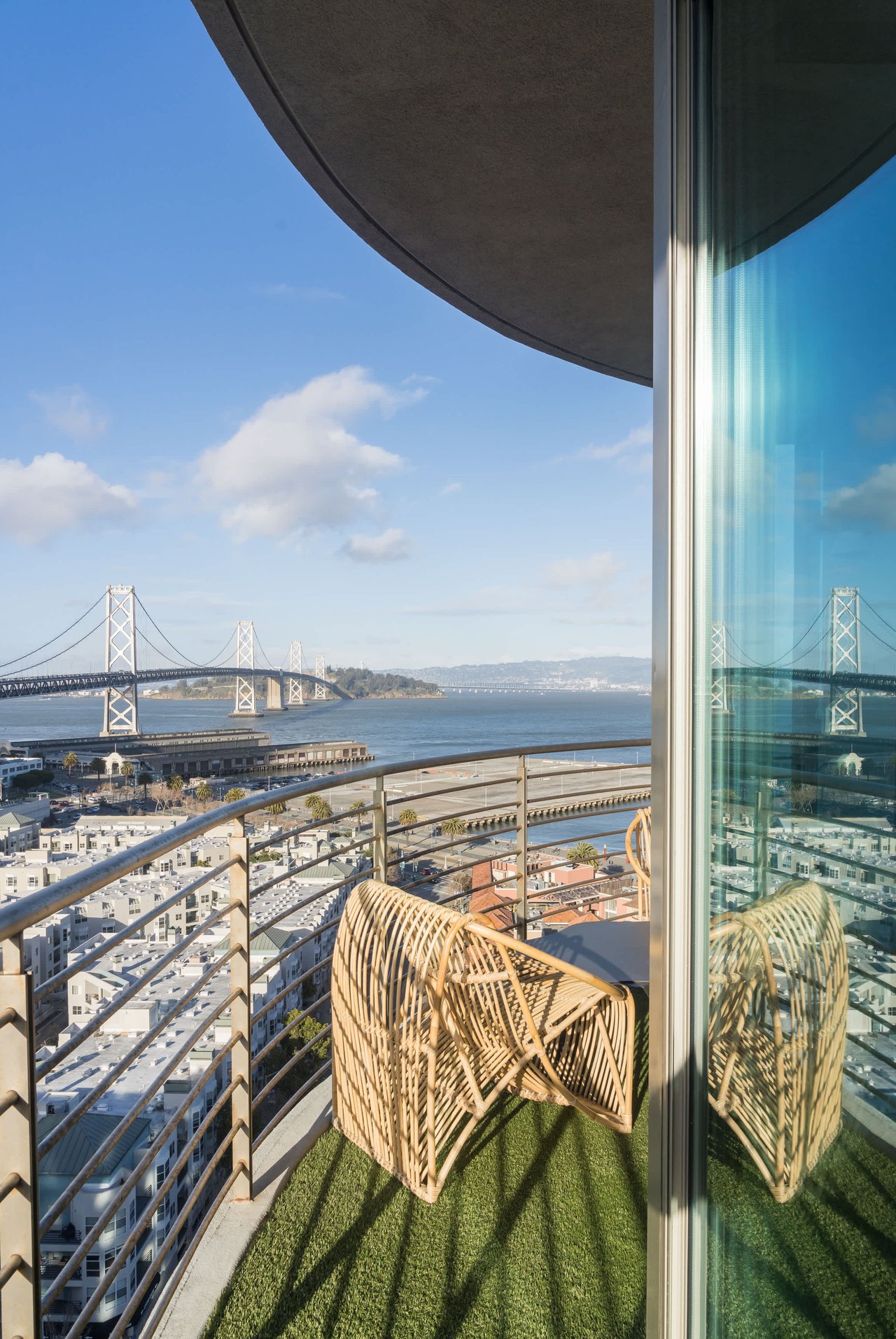 219 Brannan Street Unit: 18D