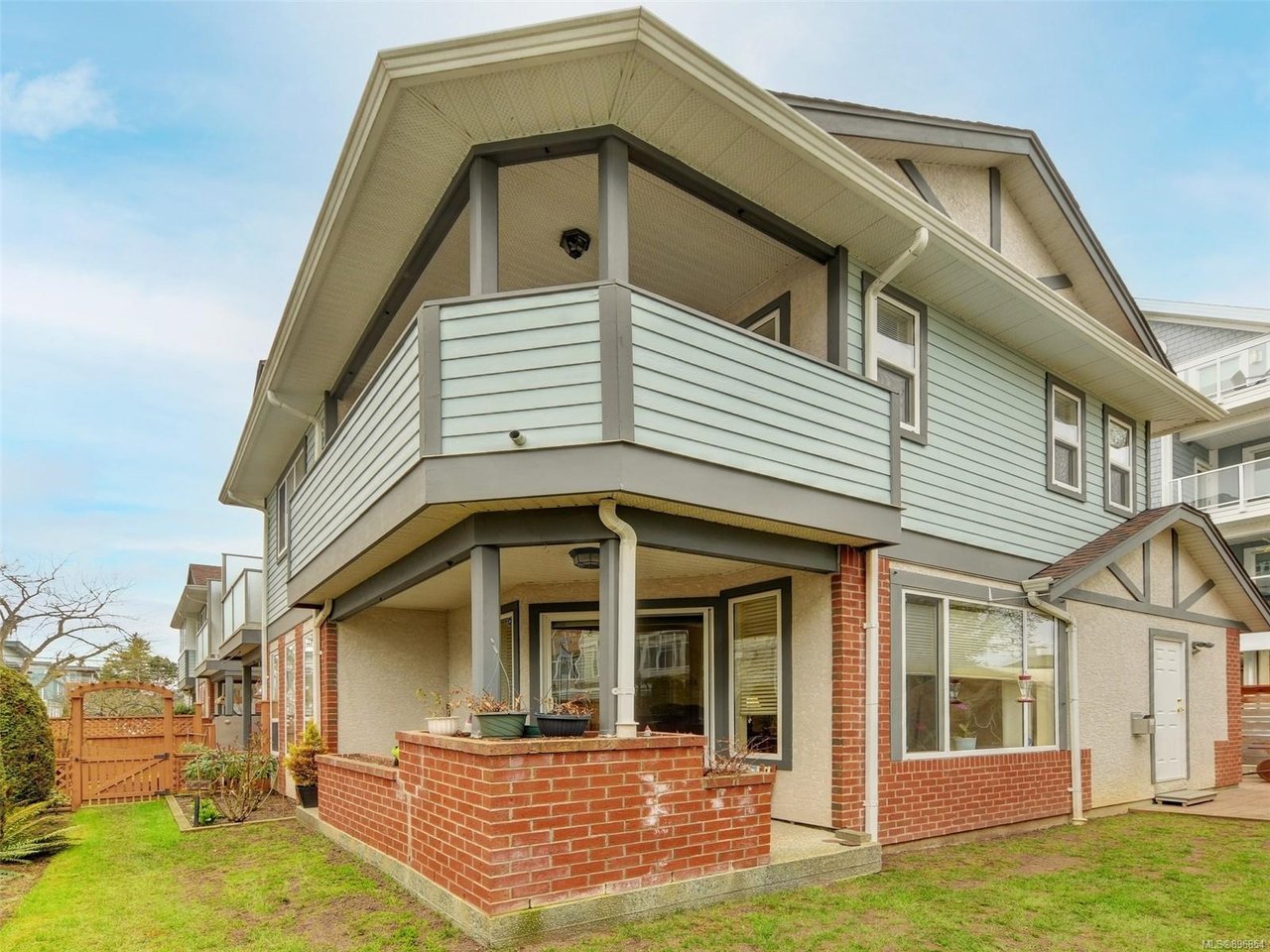 2-9875 Third St